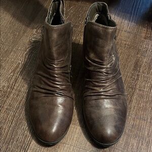 Yuu Women's Brown Heeled Boots